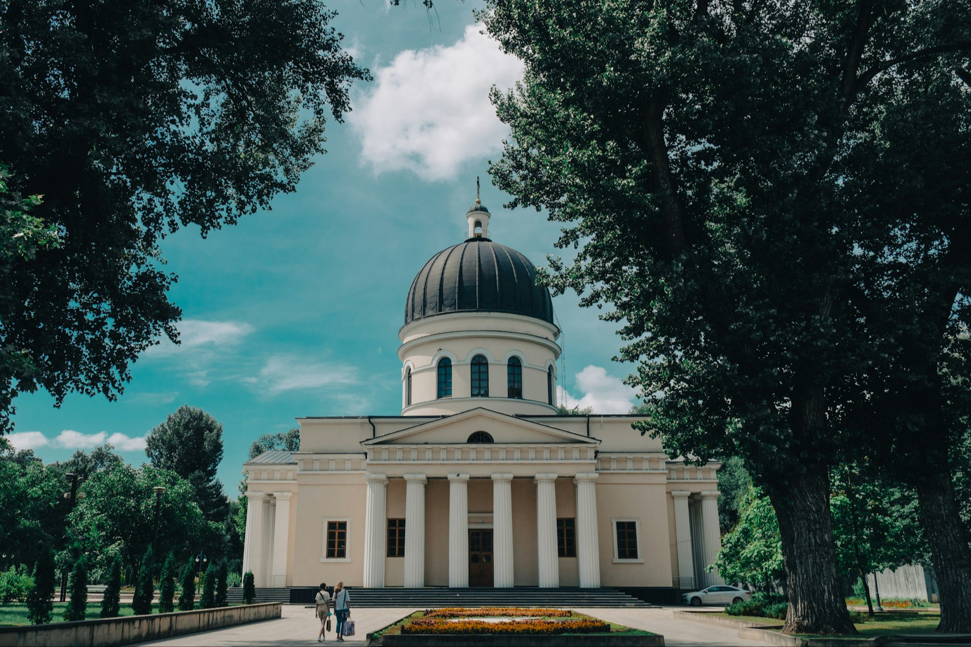 dorin-seremet-Qhy0SX5vv8w-unsplash.jpg