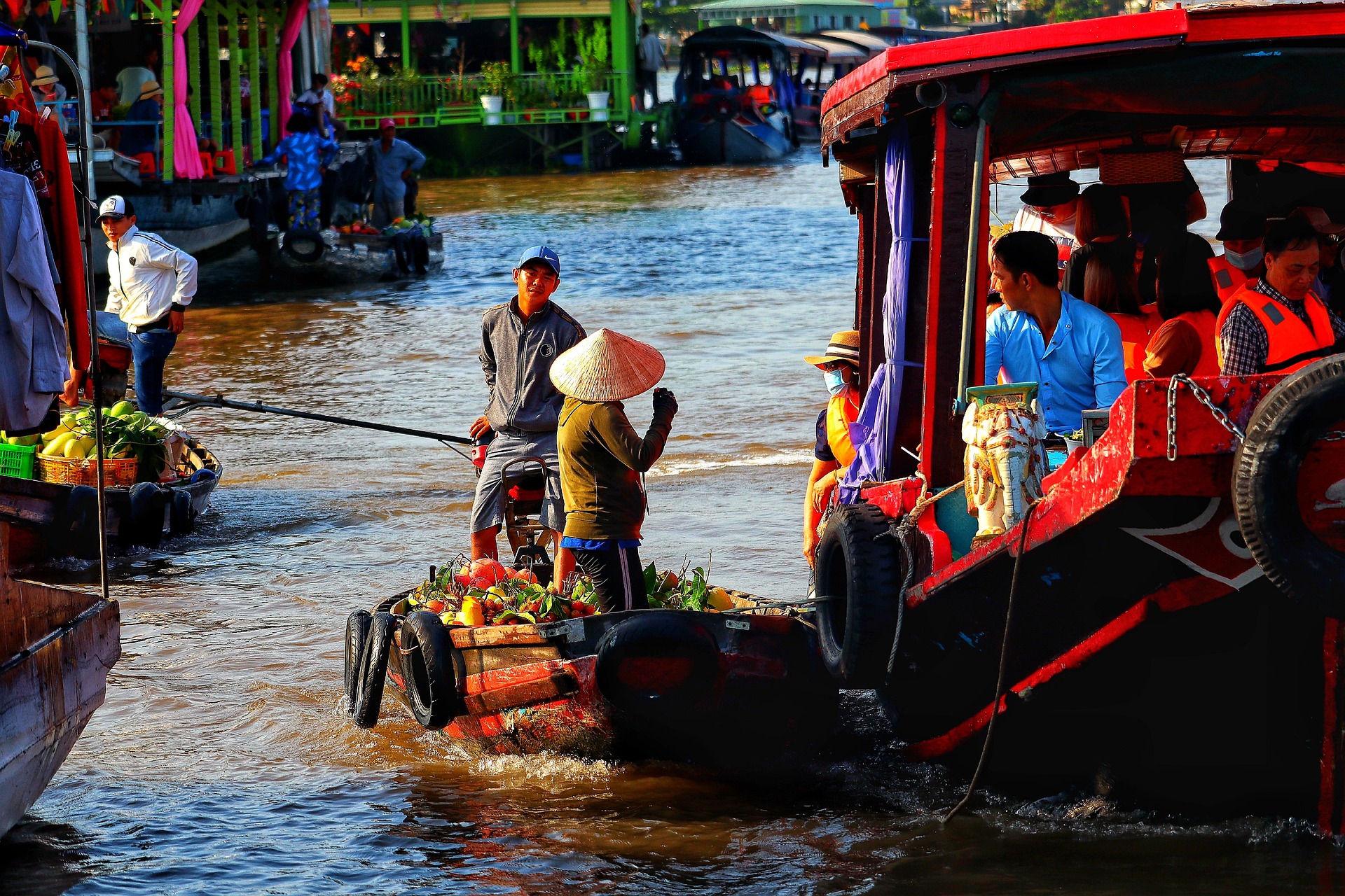 Mercado flutuante - Mekong.jpg