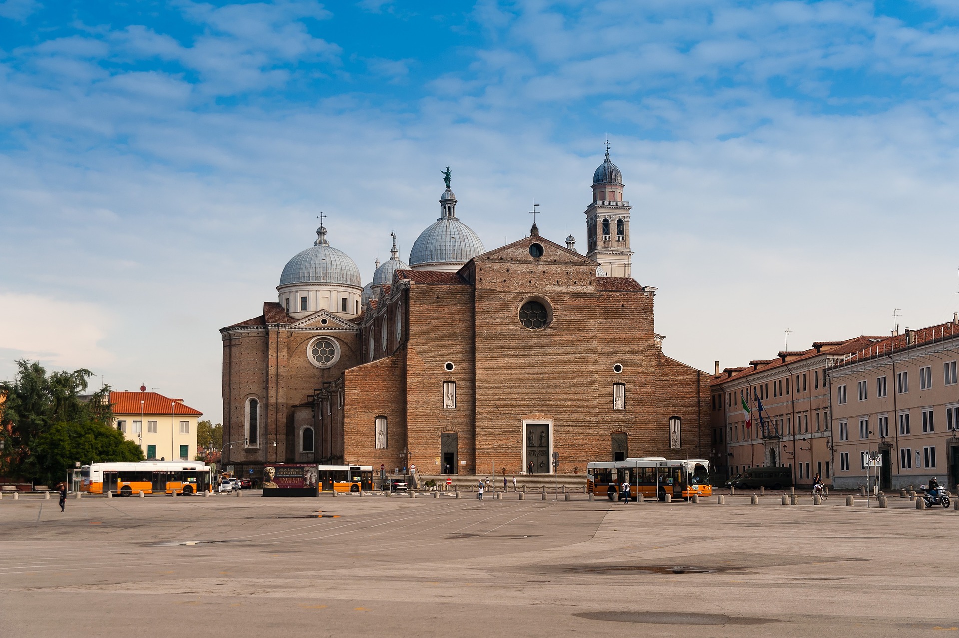Basílica de Santo Antônio - Padova.jpg